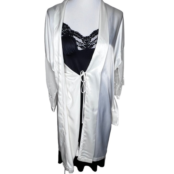 Valerie Stevens White Satin Kimono Sleeves Short Robe Size S Lace Trim Silky - Picture 8 of 14